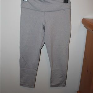 90 Degree Grey Cropped Leggings